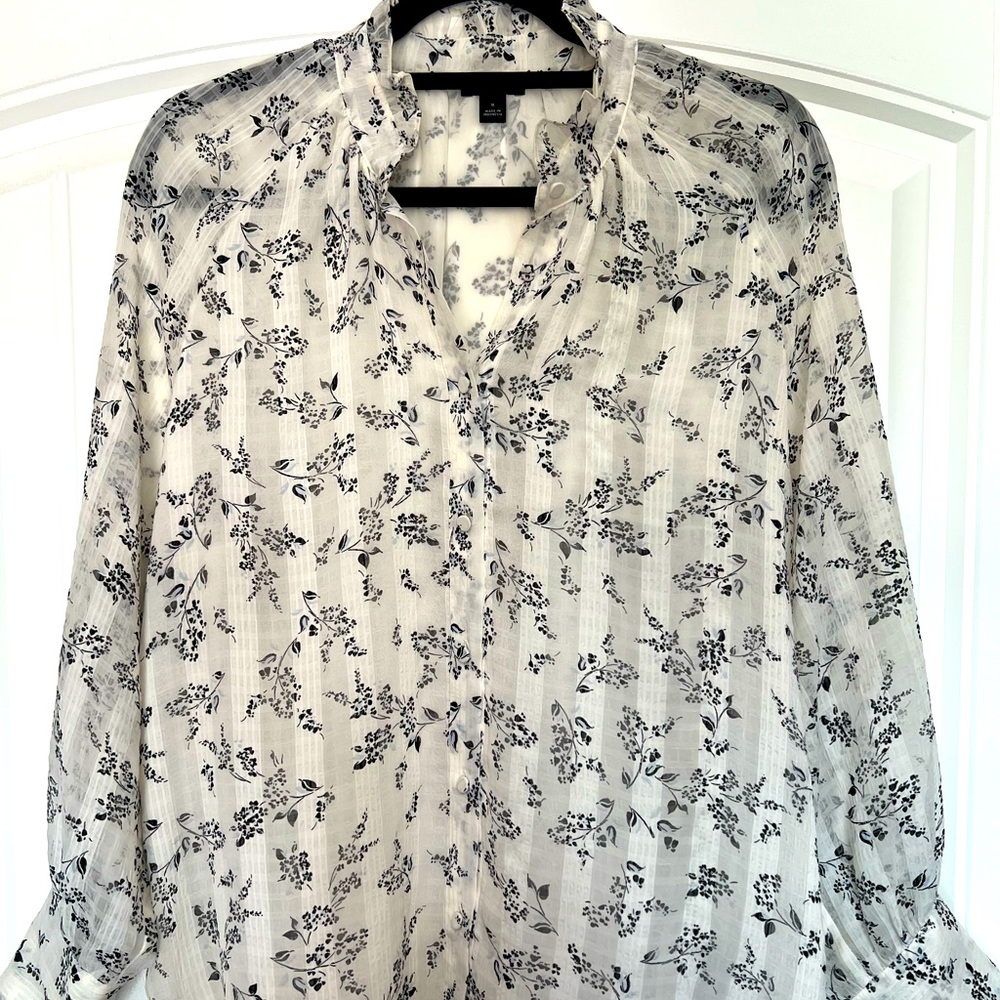 Ann Taylor sheer fabric lined beautiful top